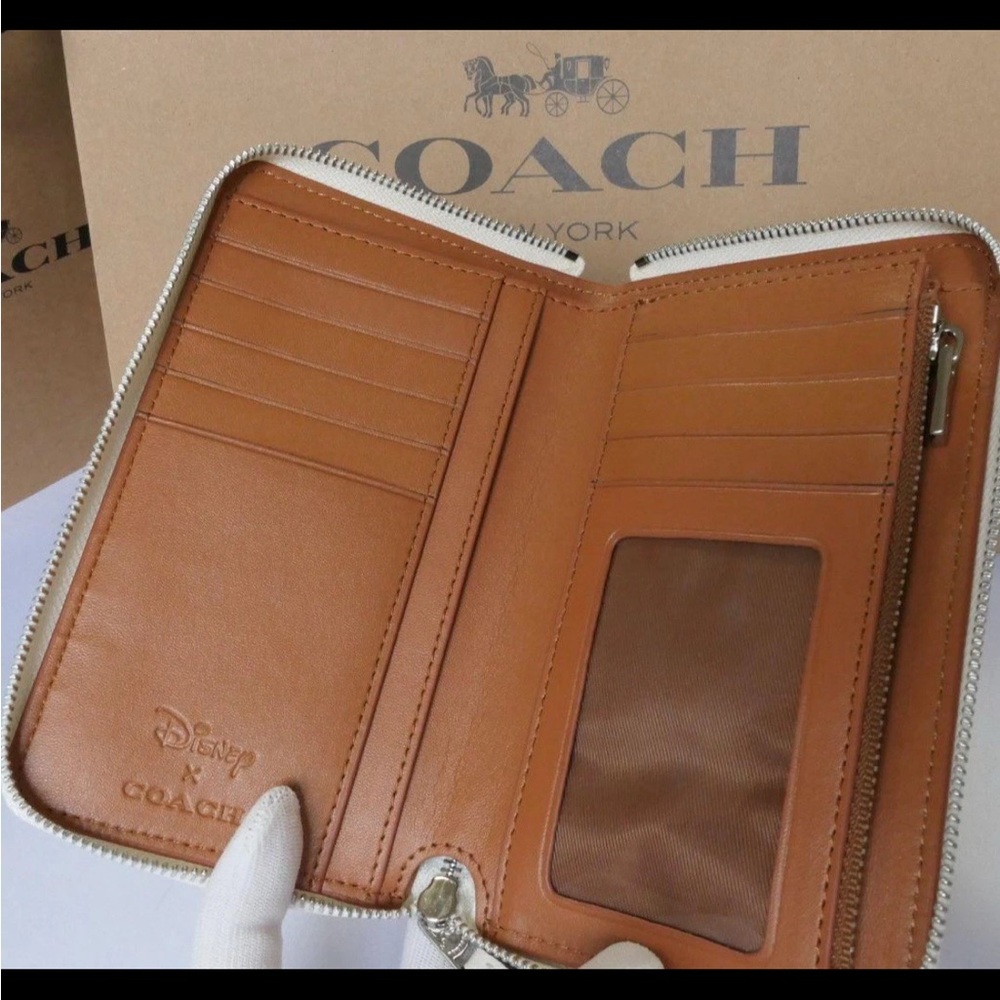 New Coach Disney Dumbo Leather Long Zip Around Wallet  Limited White - Picture 3 of 3
